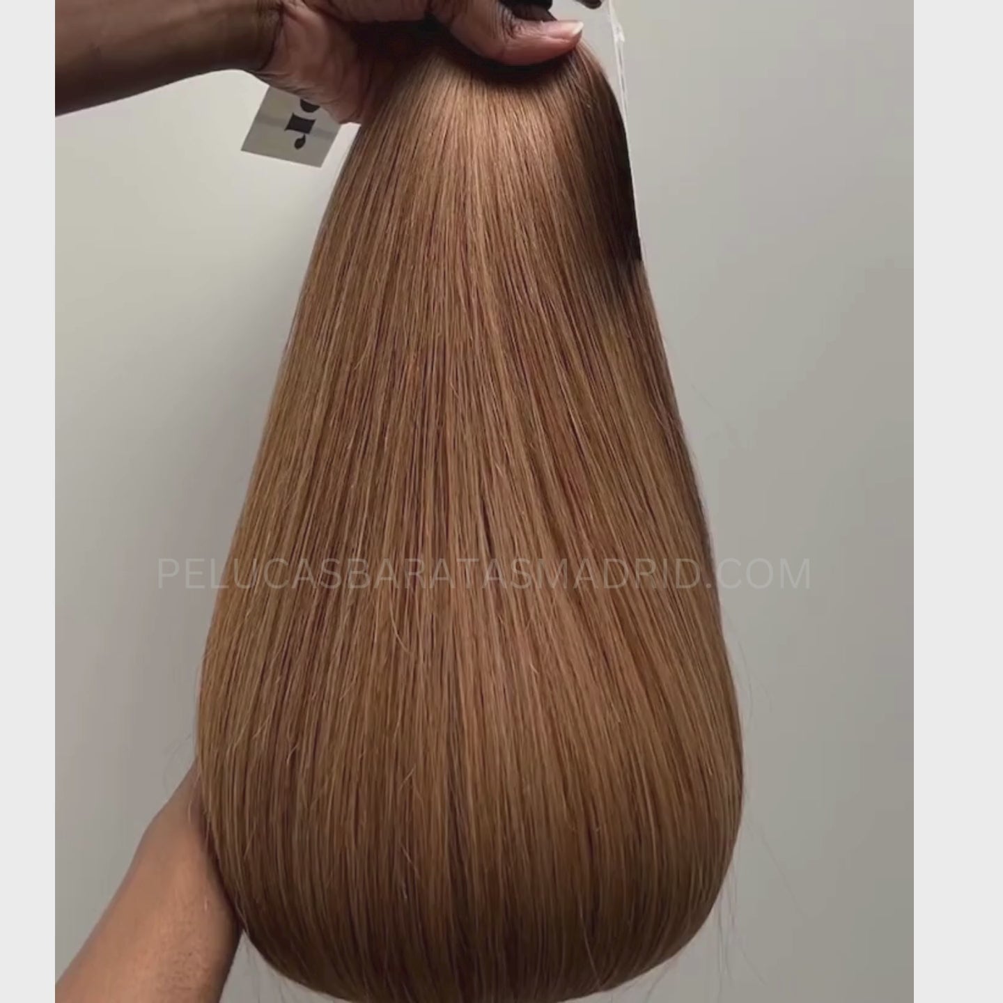 <img src="tabla-color-extensiones-castano-dorado.jpg" alt="Tabla de colores de extensiones de pelo natural en tonos de castaño dorado, mostrando diferentes matices y estilos para una elección perfecta.">
